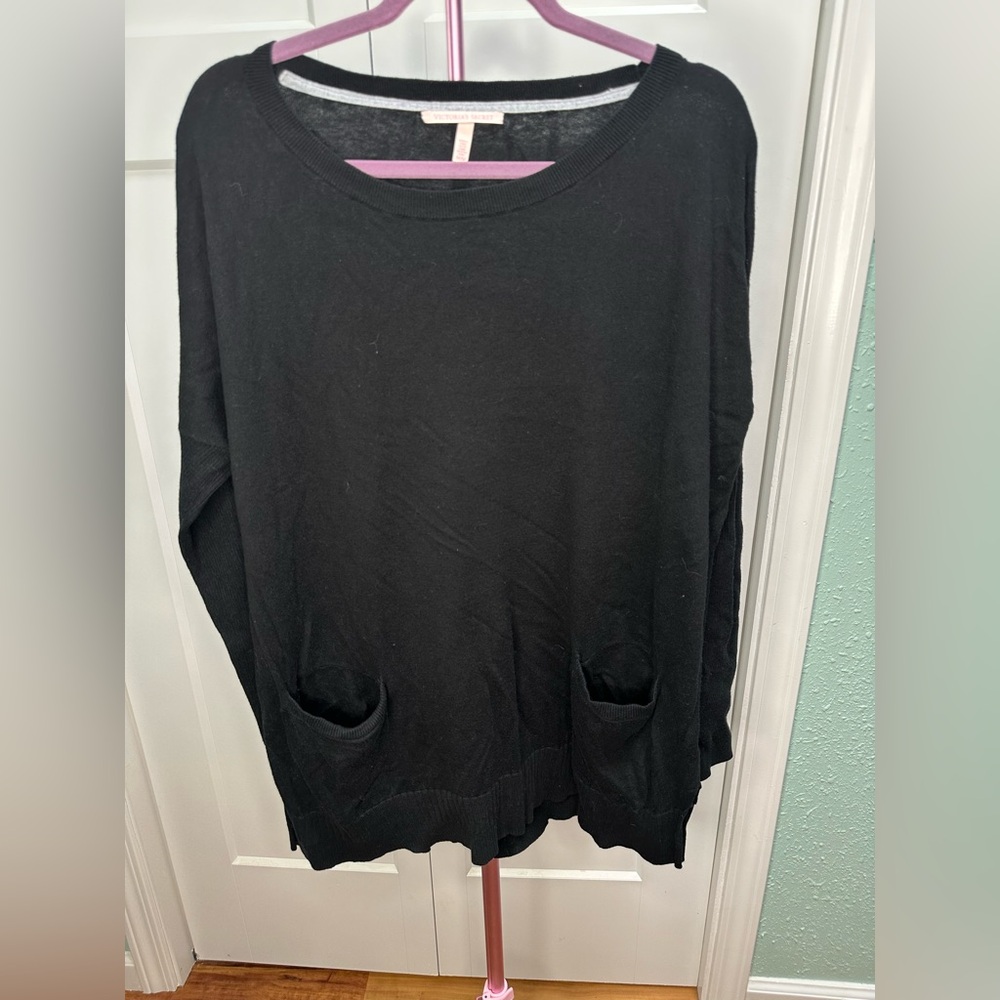 Victoria Secret Medium sweater tunic black, ribbed arms,front pockets womens EUC